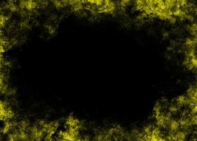 geel waterverf structuur Aan zwart achtergrond foto