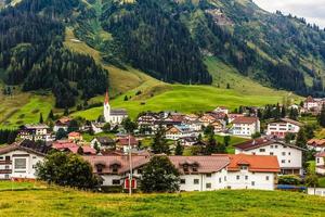 berg vallei dorp landschap zomer foto