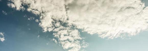 lucht wolken, hemel met wolken en zon foto