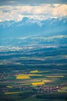 antenne visie van berg landschap in Zwitserland foto