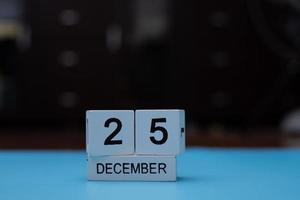 25 december kalender op een tafel