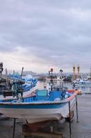 de bewolkt middag Bij de visvangst pier foto