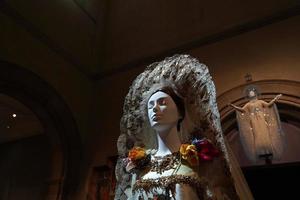 nieuw york Verenigde Staten van Amerika mei 27 2018 - hemels lichamen mode en de Katholiek verbeelding Bij leerde kennen museum foto