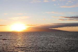 zonsondergang over de zee foto