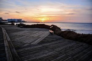 zonsondergang over de zee foto