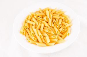 pasta op een witte plaat foto