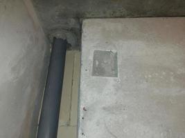 installatie van loodgieter in een nieuw appartement foto