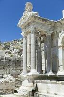 sagalassos oude stad fontein kolommen foto