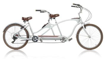 retro gestileerd tandem fiets geïsoleerd Aan een wit foto