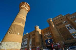 de groots bazaar in urumqi, xinjiang, China, met haar prachtig torenhoog gebouwen foto