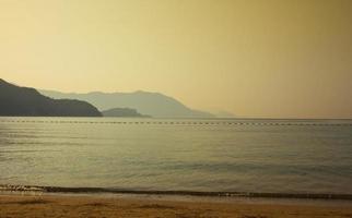 panorama van de vroeg ochtend- strand jazo in Montenegro foto