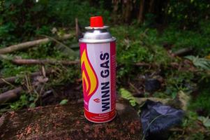 grieks, Indonesië, 2022 - mini gas- blikjes gebruikt voor mini portable gas- fornuizen foto