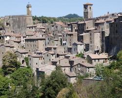 steen gebouwen van sorano, pittoreske stad- in toscana foto