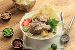 soto betawi, traditioneel rundvlees ribben soep van betawi, Jakarta. foto