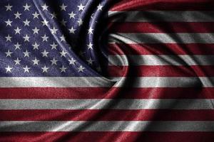 de detailopname van grunge Amerikaans vlag, donker golvend Amerikaans vlag foto