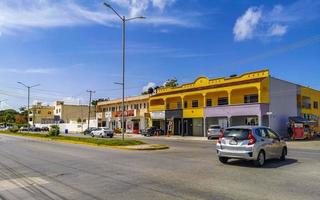 playa del carmen quintana roo mexico 2021 typische straatweg en stadsgezicht van playa del carmen mexico. foto