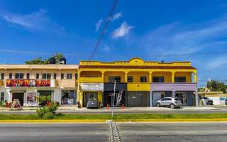 playa del carmen quintana roo mexico 2021 typische straatweg en stadsgezicht van playa del carmen mexico. foto