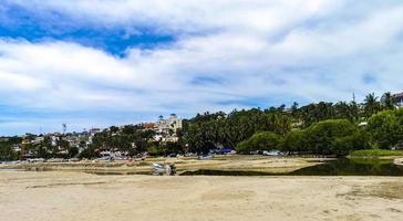 puerto escondido oaxaca Mexico 2022 visvangst boten Bij de haven strand rivier- puerto escondido Mexico. foto