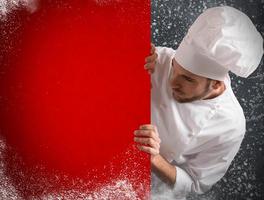 chef met rood banier foto