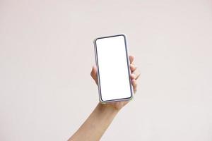 telefoon in menselijk hand- wit scherm foto