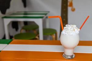 milkshake met slagroom foto