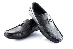 paar- van zwart mannetje klassiek schoenen Aan wit achtergrond foto