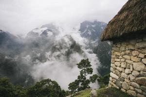 stenen huis in machu picchu, peru foto