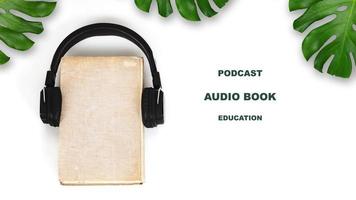 audioboek of podcast concept op een witte achtergrond foto