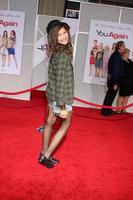 los angeles sep 22 zendaya coleman arriveert Bij de u opnieuw wereld première Bij el kapitein theater Aan september 22 2010 in los angeles ca foto