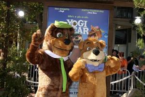 los angeles dec 11 yogi beer boe boe arriveert Bij de yogi beer 3d première Bij de dorp theater Aan december 11 2010 in westwood ca foto