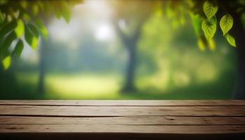 houten tafel en wazig groen natuur bokeh achtergrond voor product.tafelblad fotografie afbeeldingen van divers voorwerpen, zo net zo boeken, planten, of briefpapier, geregeld Aan een houten tafelblad foto