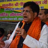 nieuw Delhi, Indië - november 27 2022 - pijoesj goaal kabinet minister en kern lid van bharatiya janate partij bjp gedurende een rally in ondersteuning van bjp kandidaat verder van mcd lokaal lichaam verkiezingen 2022 foto