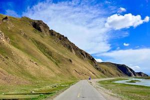 de schoonheid van zwaan meer in bayanbulak, xinjiang foto