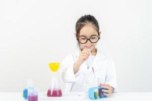 wetenschap en kinderen concept meisje foto