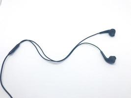 een paar- van geïsoleerd zwart oortelefoons met een wit achtergrond foto