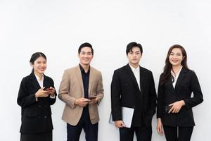 groep beeld van Aziatisch bedrijf mensen Aan wit achtergrond foto