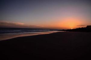 zonsondergang over de zee foto