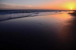 zonsondergang over de zee foto
