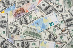 bankbiljetten van verschillend landen . dollar, euro, pond. geld van allemaal landen en continenten. foto