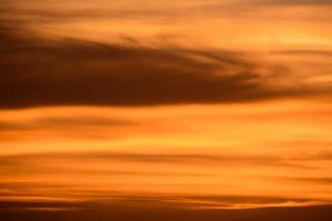 kleurrijk zonsondergang lucht foto