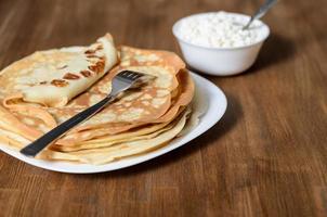 zelfgemaakte pannenkoeken op de plaat foto