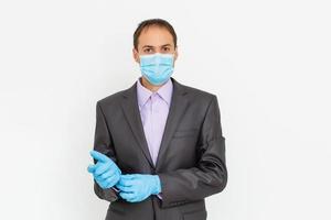 zakenman in beschermend masker en handschoenen foto