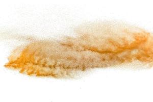 bruin zand explosie geïsoleerd Aan wit achtergrond. abstract zand wolk achtergrond. foto