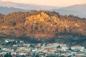 Overzicht van de stad van braga Portugal, gedurende een mooi zonsondergang. foto