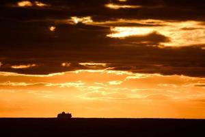 zonsondergang over de zee foto