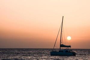 zonsondergang over de zee foto