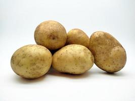 aardappel, geïsoleerd in wit achtergrond foto