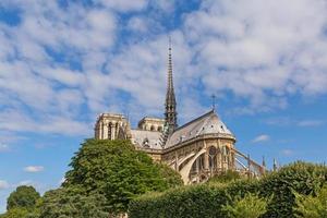 visie Aan Notre Dame de Parijs kathedraal in Parijs Bij zomer dag foto