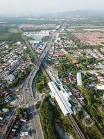 antenne visie spoorweg en weg infrastructuur foto