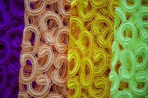 guipure veelkleurig stoffen van de dezelfde textuur. textiel productie. foto